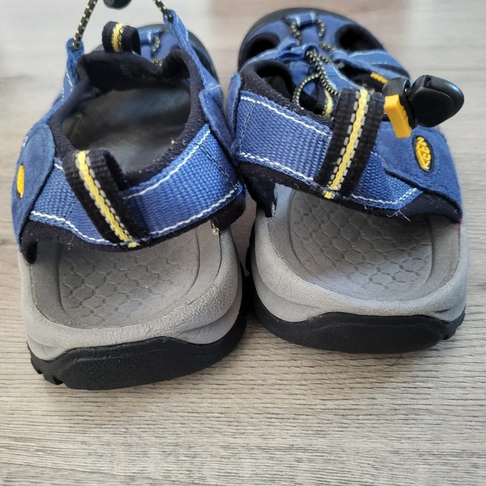 KEEN Newport H2 Womens Blue Hiking Water Sandals size 8.5 Trail Gorpcore Summer